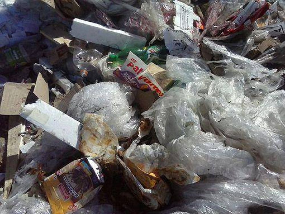Multa por alimentos vencidos tirados en la calle