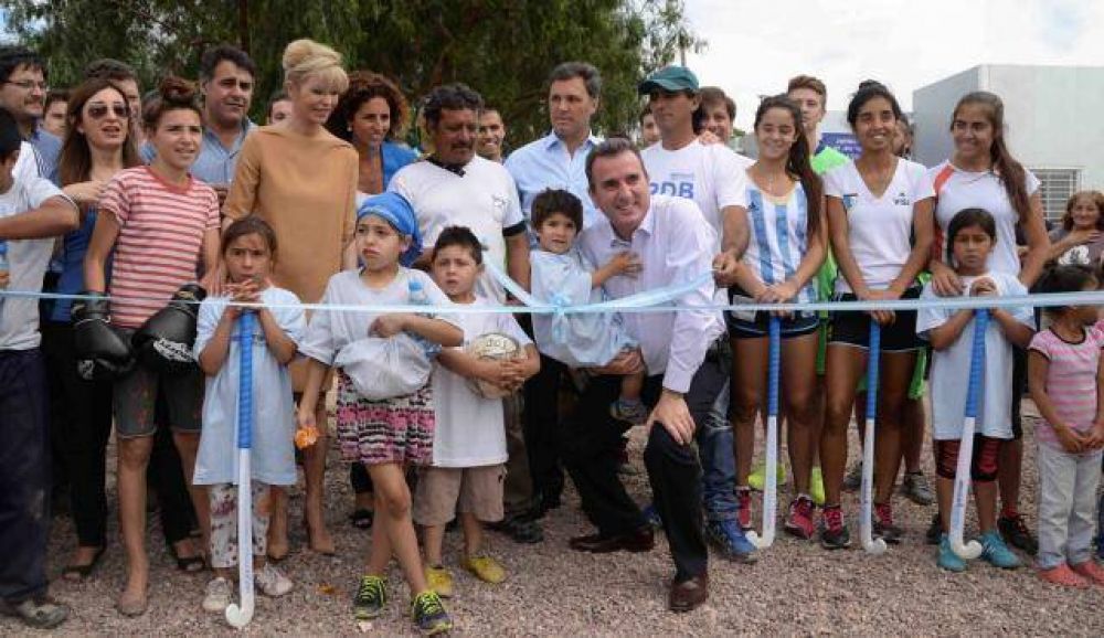 P�rez inaugur� obras en El Pozo