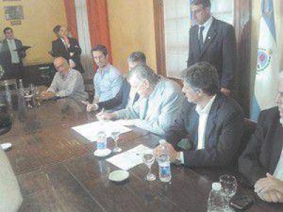  Gioja firm� convenios con Trenes Argentinos