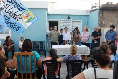 Paredes Urquiza inaugur� Unidad B�sica en barrio Santa Justina