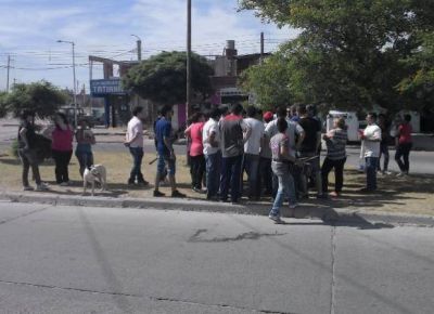 Vecinos del barrio Eva Per�n se manifestaron en contra de la radicaci�n de un Mercado