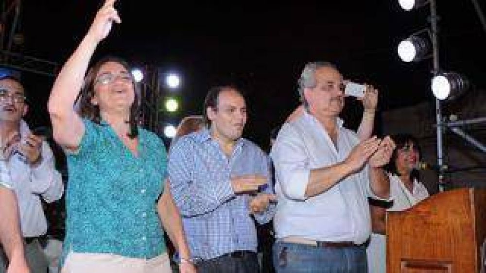 �Las agrupaciones deben caminar juntas y no poner el pie para que otros tropiecen�