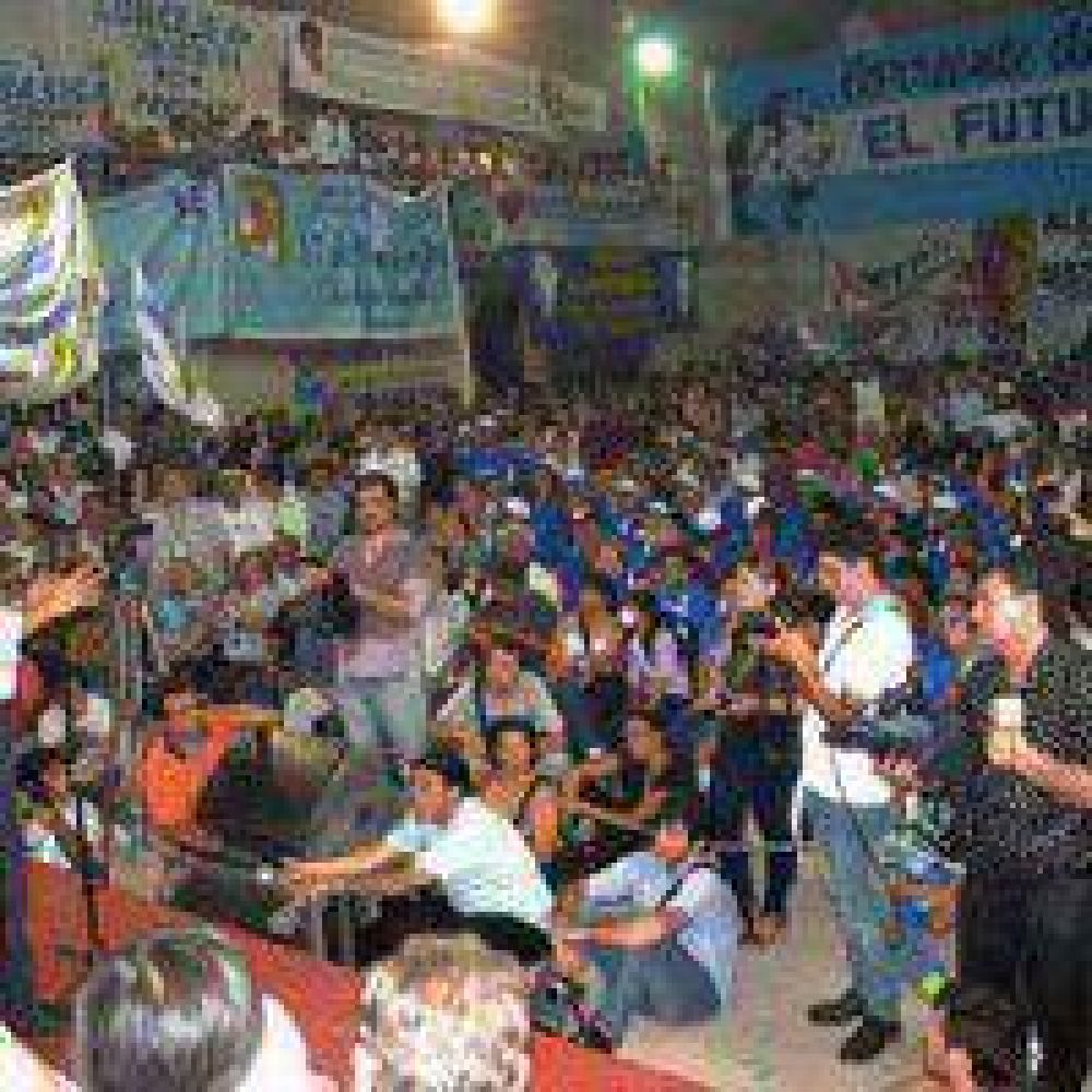 Gustavo Mart�nez lanz� su l�nea interna y dijo estar preparado para ser edil o gobernador