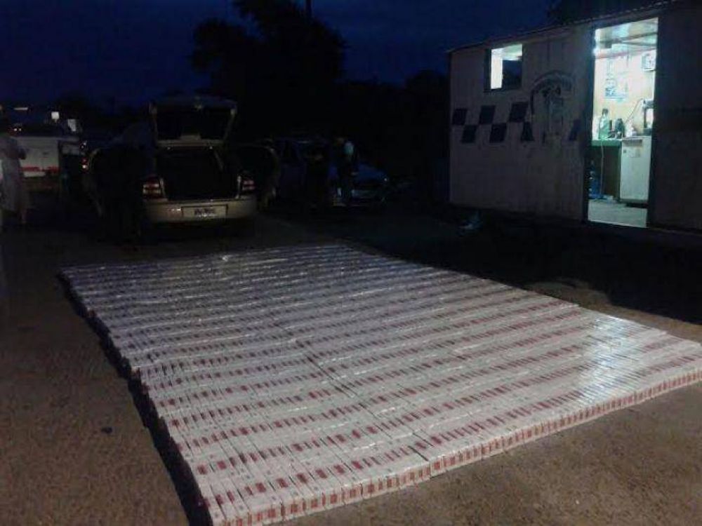 Secuestraron cigarrillos de contrabando valuados en casi $150.000 que eran trasladados en un auto