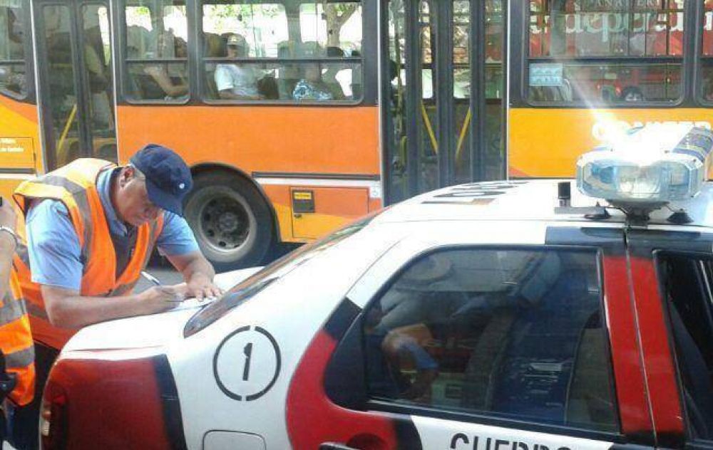Lo detuvieron por arrebatar un pa�o con $251 mil en joyas
