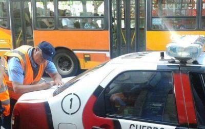 Lo detuvieron por arrebatar un pa�o con $251 mil en joyas