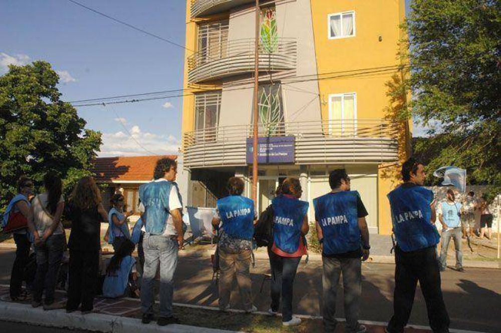 Los trabajadores monotributistas de Adicciones realizar�n una olla popular