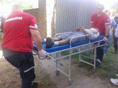 En plena huida, un pr�fugo atac� con una cuchilla a un polic�a y luego se hiri� en el cuello