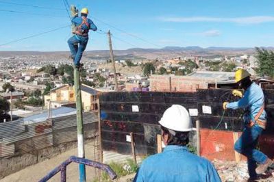 Desconectan a varios �enganchados� al servicio el�ctrico en el barrio La Floresta