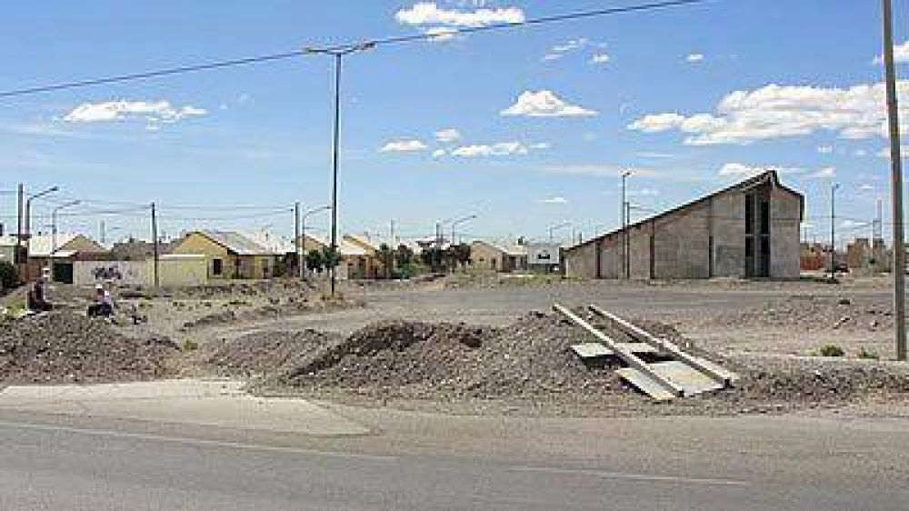 Vecinos aguardan por las obras de la rotonda de ingreso al barrio 3 de Abril