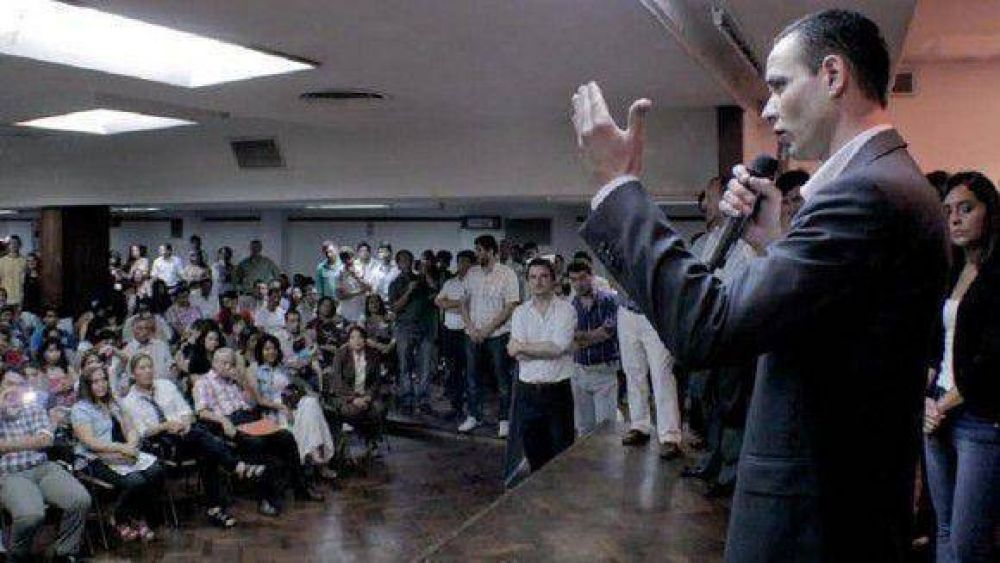 Jim�nez llam� a �hacer pol�tica sin clientelismo�