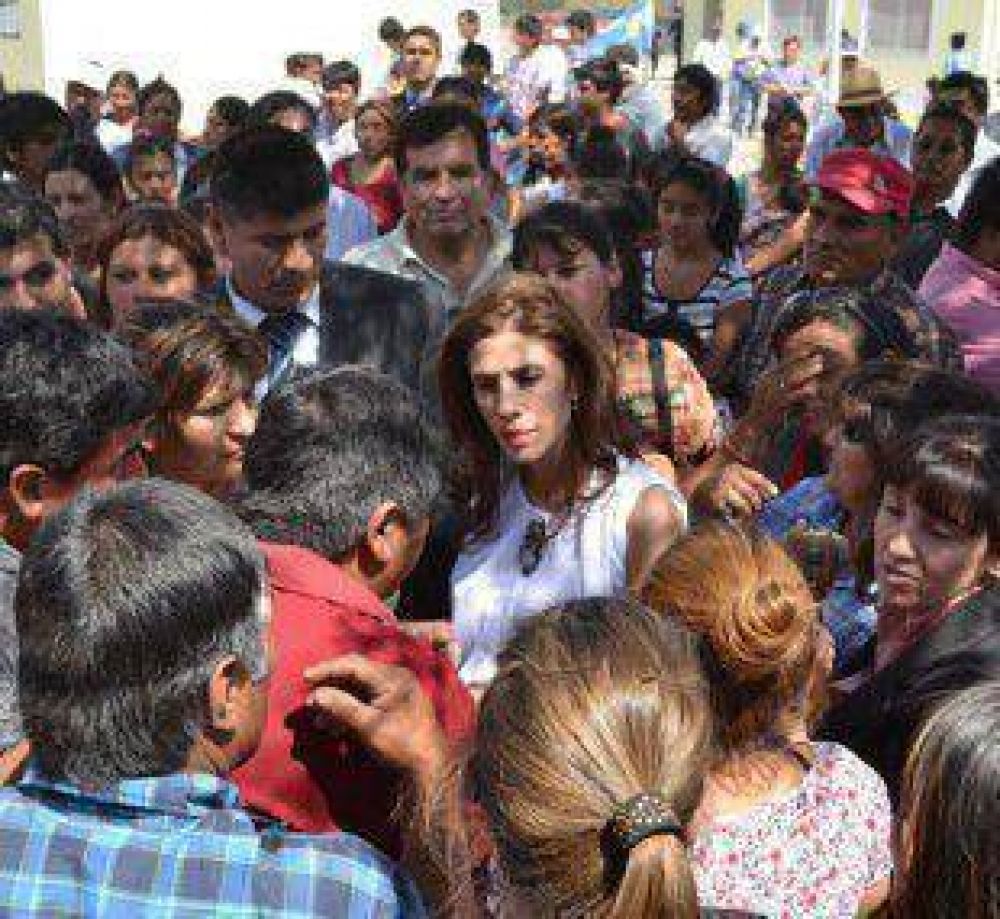 �Estamos dando un paso m�s en el anhelo a una mejor educaci�n para todos los santiague�os�