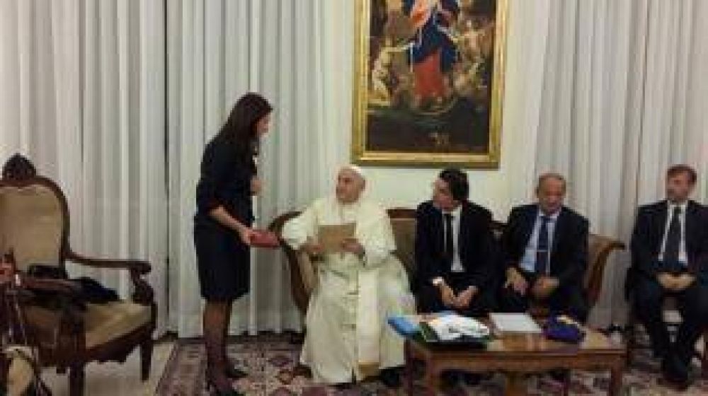 Una ministra, con el Papa
