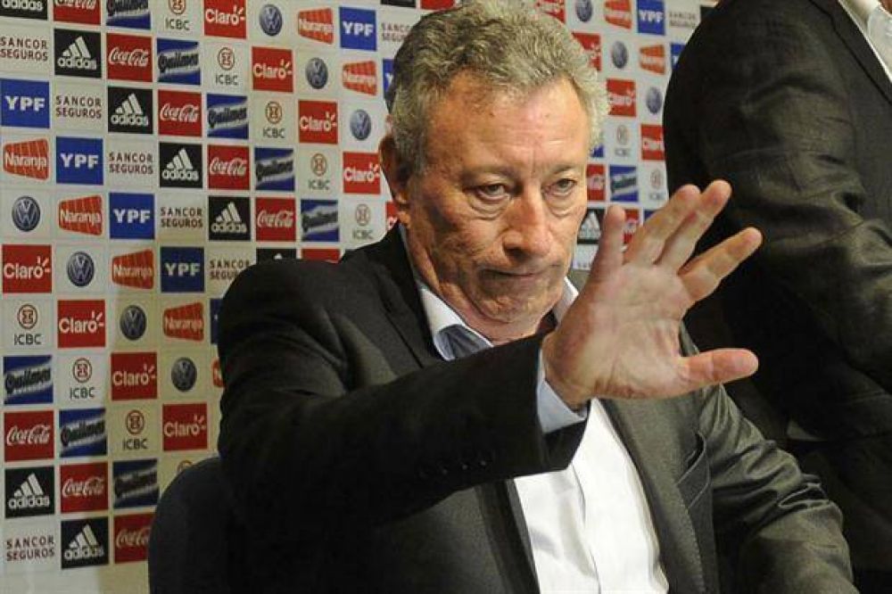 La AFA pretende que el primer torneo de 30 equipos sea corto y en dos zonas de 15