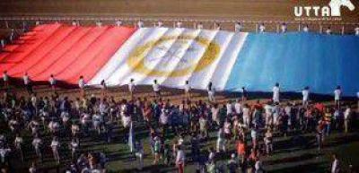 Una bandera gigante para la celebraci�n m�xima de la provincia 