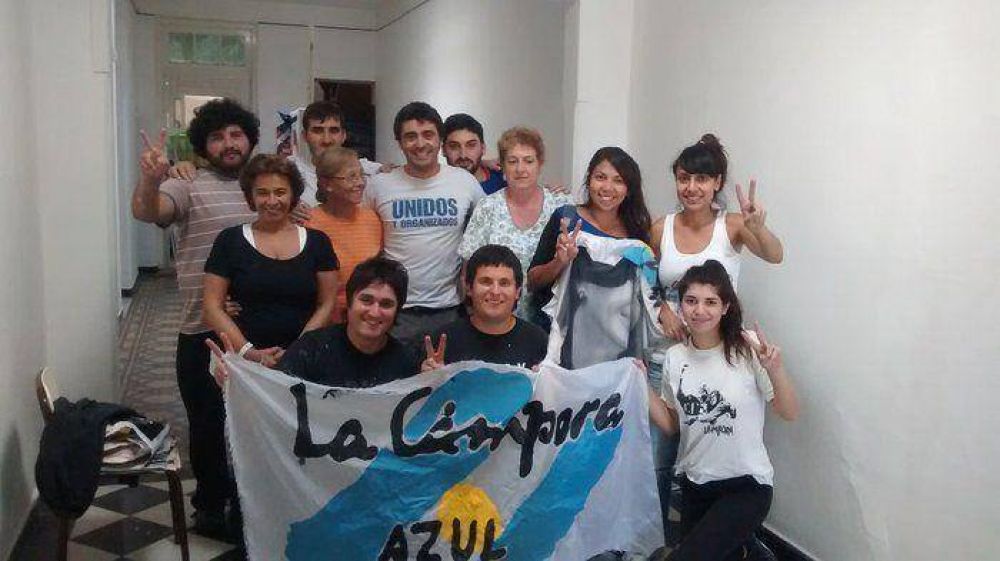 Aclaraci�n de La C�mpora Azul sobre el pared�n de Vialidad: �Lo que indigna es la militancia�