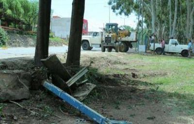 El Municipio retir� el cerco perimetral del ex predio del Club de Pesca con el fin de abrirlo a la sociedad