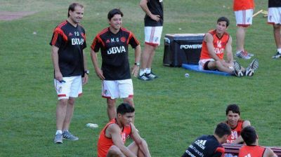 S�nchez volvi� con un golpe, pero ser� titular en River; Gallardo a�n tiene una duda: Ponzio o Rodr�guez