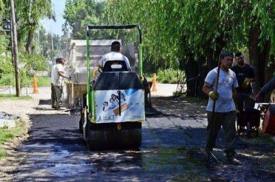 El Municipio ya asfalta las �ltimas calles de tierra del barrio Alsina