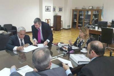 Fabi�n R�os y la ministra D�bora Giorgi acordaron construir en Corrientes un Centro de Investigaci�n y Desarrollo