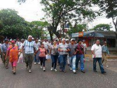 Ituzaing�: tras una fuerte protesta, Pi��n prometi� pagarles a los municipales