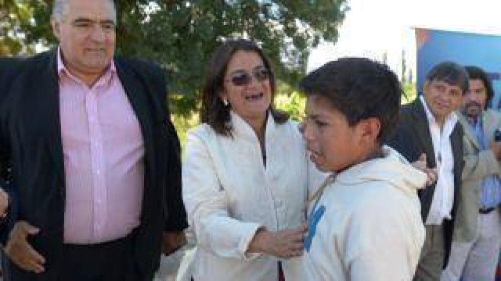 Luc�a Corpacci entreg� otras 21 viviendas rurales en Santa Mar�a