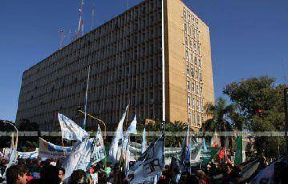 Gremios y movimientos sociales se movilizan hoy