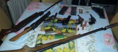 Hallaron un arsenal en una casa