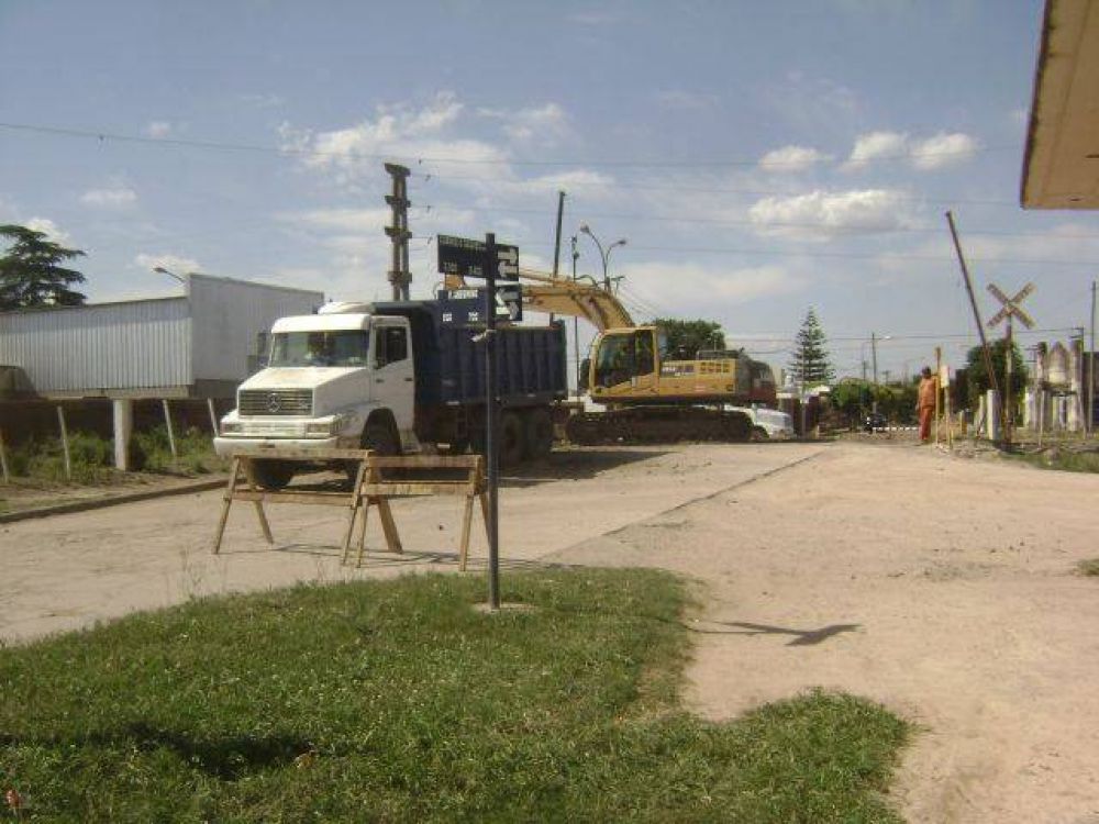 Las v�as nuevas llegan al principal paso a nivel