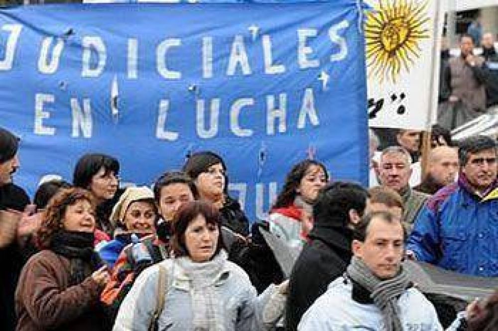 TRABAJADORES JUDICIALES COMIENZAN HOY UN PARO POR 48 HORAS
