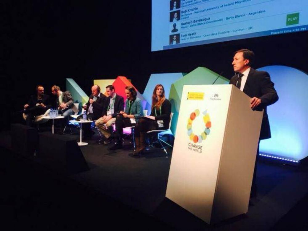 Mientras Bah�a sigue convulsionada, el intendente expuso sobre Gobierno Abierto en Espa�a 