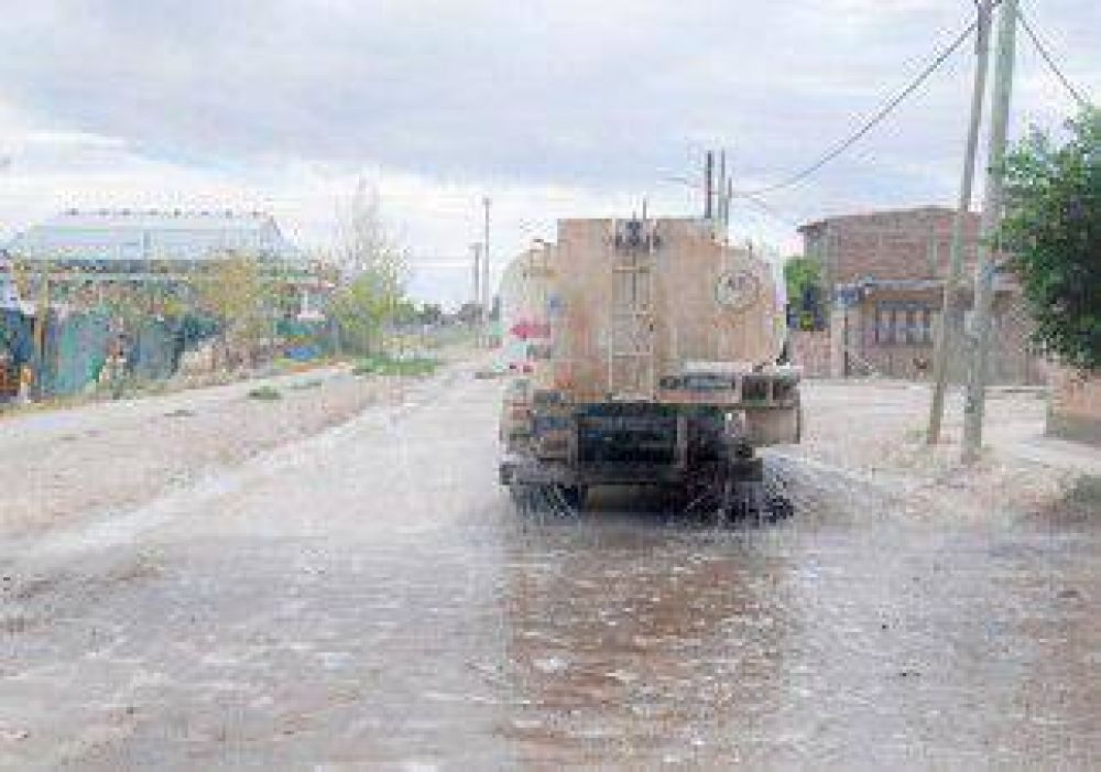 Destinan $3,2 millones por mes para regar las calles 