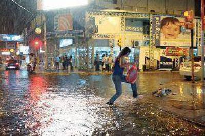Media ciudad inundada y varias familias evacuadas