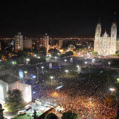 Multitudinario recital en el cumple de la Ciudad