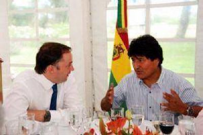 Mera se reuni� con Evo Morales