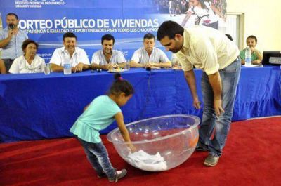 Domingo Peppo encabez� sorteo p�blico de viviendas y anunci� nuevas obras