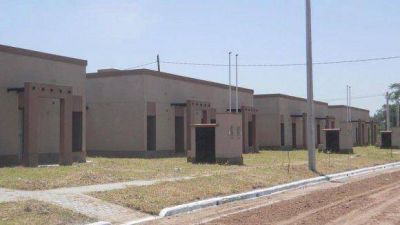 Entregan un nuevo barrio en la ciudad de Famaill�