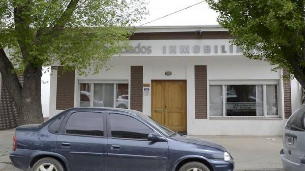 La oficina de Mximo funciona en la sede de Hotesur en Gallegos