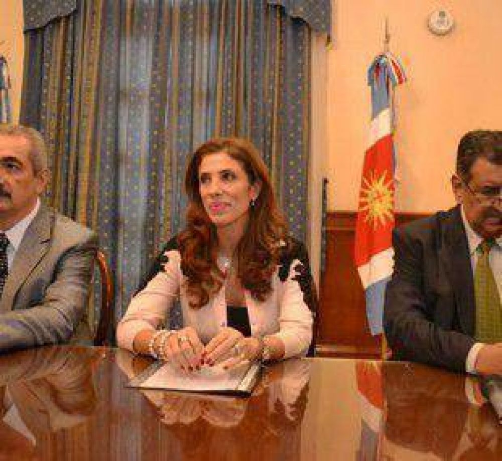 La Gobernadora encabez� el acto de presentaci�n