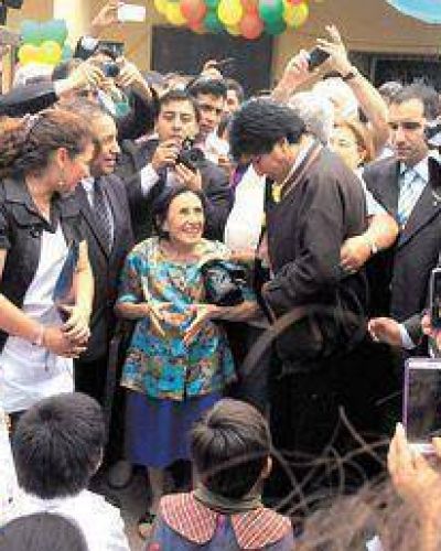 Evo se reencontr� con su maestra
