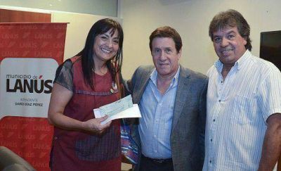 EL INTENDENTE DAR�O D�AZ P�REZ HIZO ENTREGA DE SUBSIDIOS A DEPORTISTAS Y A INSTITUCI�N EDUCATIVA ESPECIAL