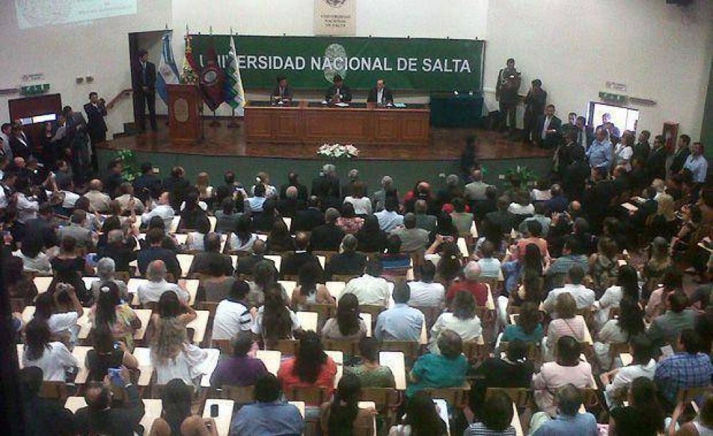 En la UNSa, el presidente de Bolivia fue investido con el t�tulo Honoris Causa