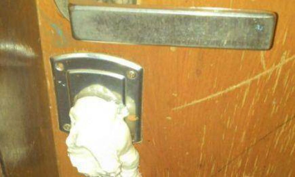 Acto vand�lico en una escuela en Montecarlo