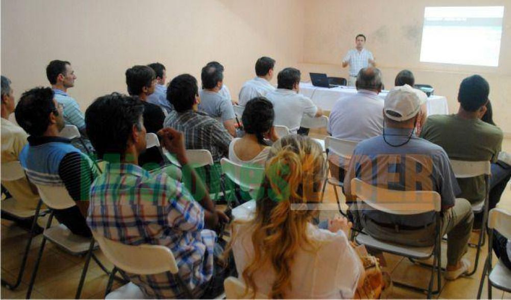 Emprendedores obere�os recibieron asesoramiento para recibir cr�ditos de apoyo