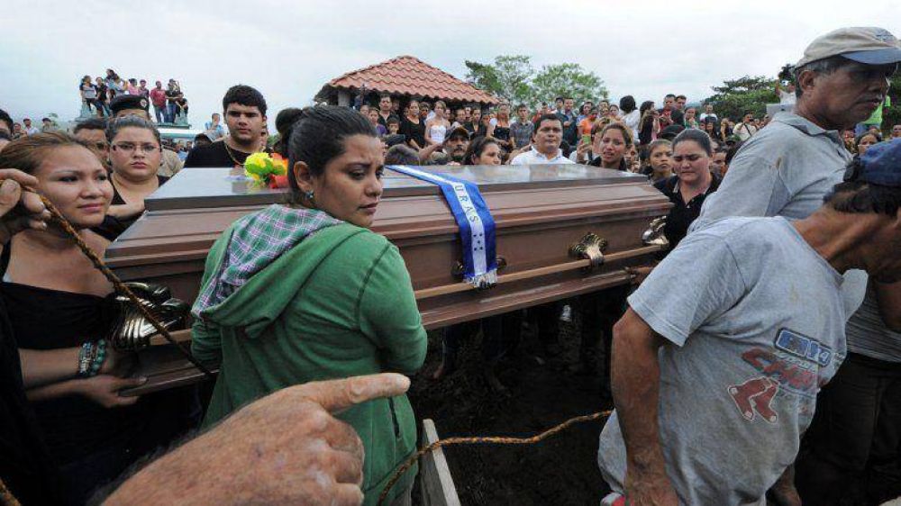 En un emotivo funeral, familiares despidieron a Miss Honduras