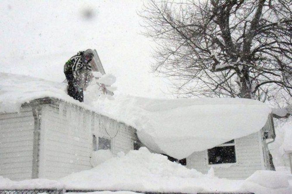 Al menos 10 muertos y 10 mil personas sin luz por las tormentas en Nueva York
