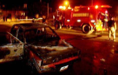 Un incendio destruy� un autom�vil