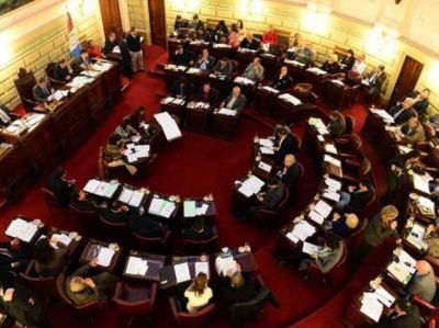 La C�mara de Diputados de Santa Fe aprob� el pase a planta de 3.315 empleados estatales