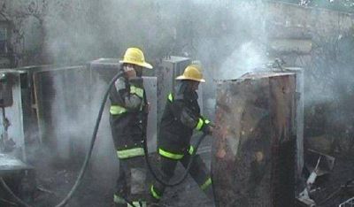 Un cortocircuito provoc� un voraz incendio que los dej� en la calle