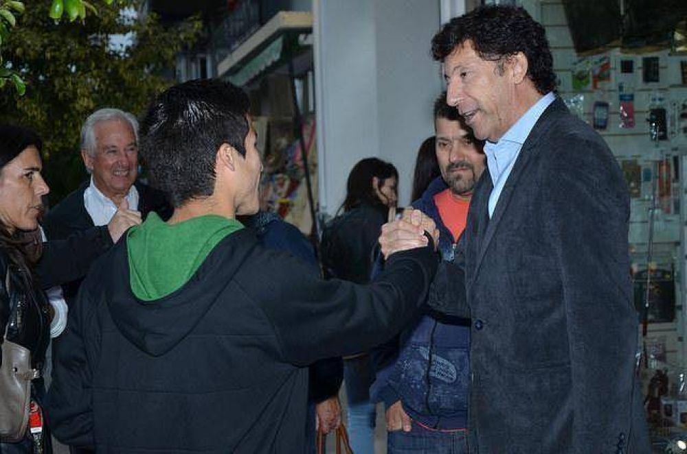 Un inexpresivo Gustavo Posse pas� por Mar del Plata